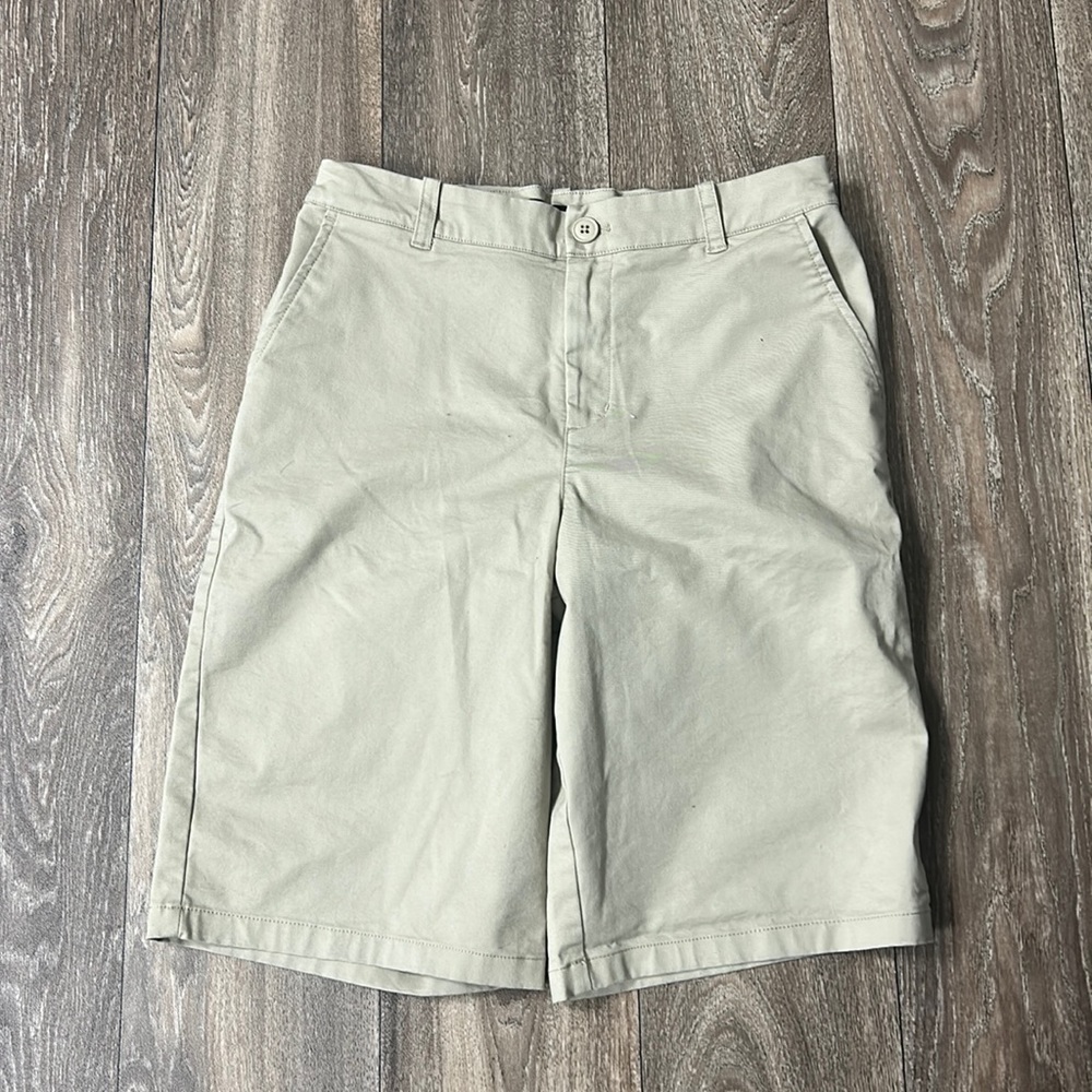 Under Armour khaki shorts